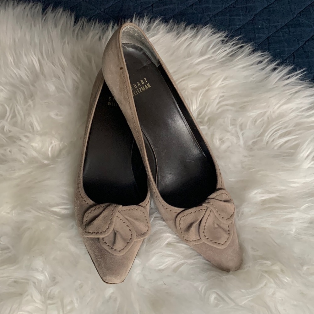 Stuart Weitzman heels 2.5 taupe shoe  good condition sued upper & leather sole